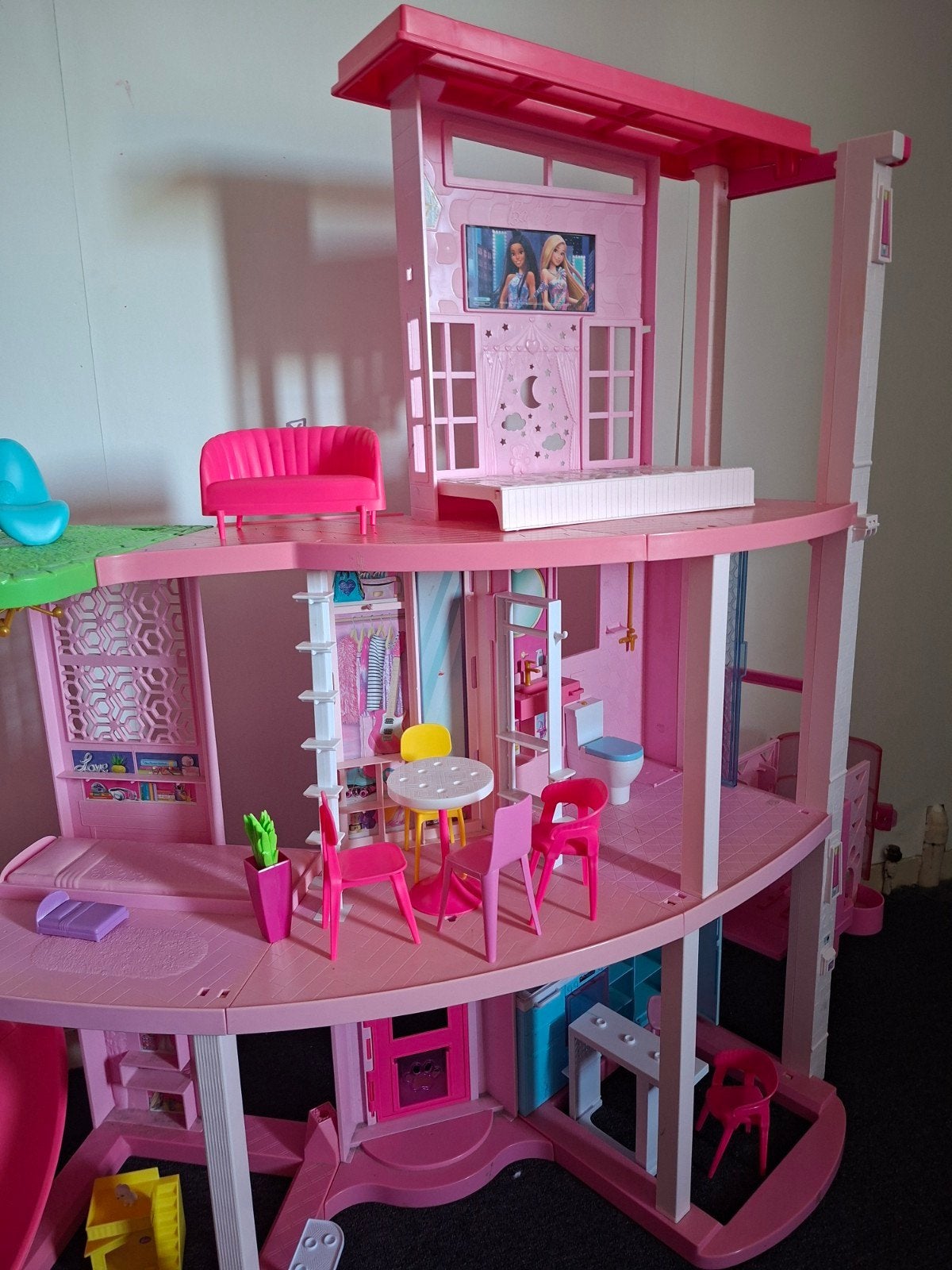 Barbie Droomhuis met geluid, lift en extra speelgoed, Ophalen, Zo goed als nieuw, Barbie