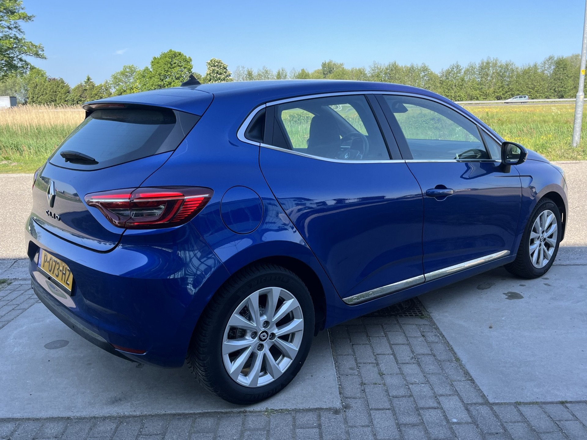 Renault Clio 1.0 TCe Intens / Apple Carplay - Android Auto /, Auto's, Voorwielaandrijving, 12 maanden, Gebruikt, Blauw