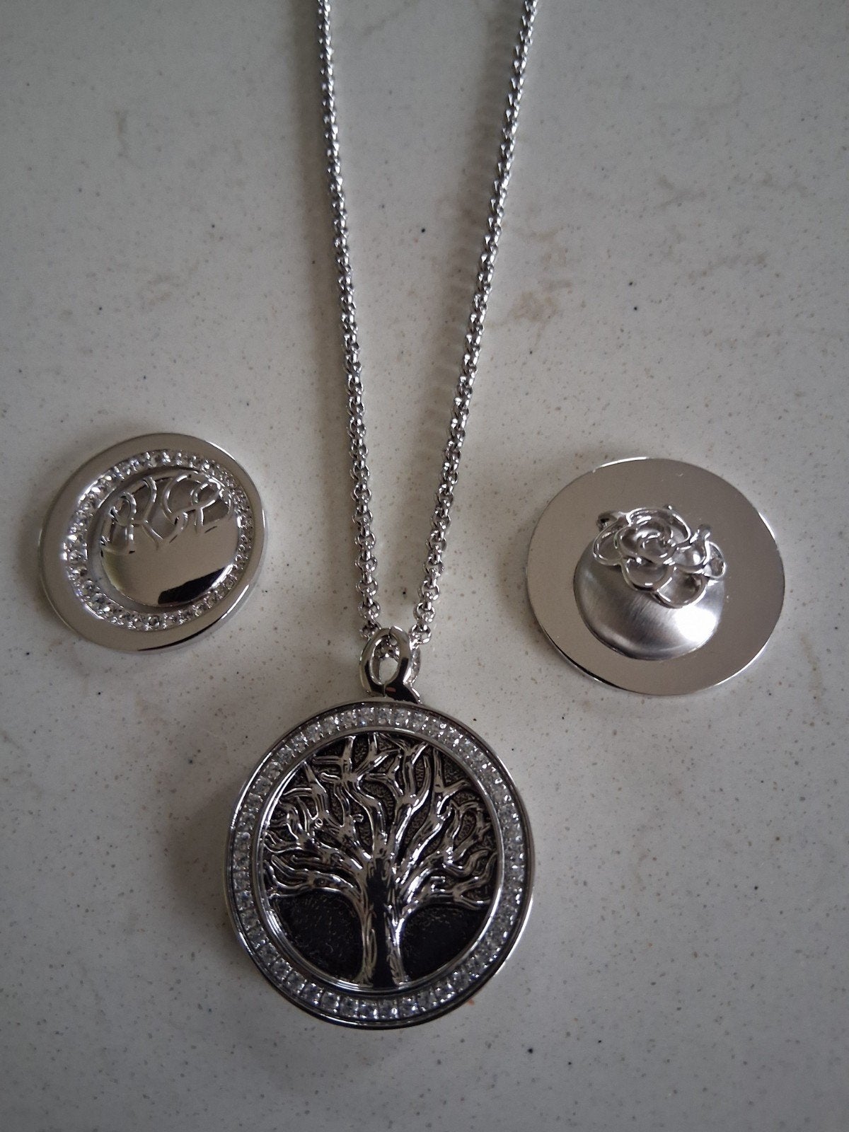 Quoins ketting met verwisselbare munten en hanger, Sieraden, Tassen en Uiterlijk, Overige materialen, Nieuw, Met hanger, Ophalen of Verzenden