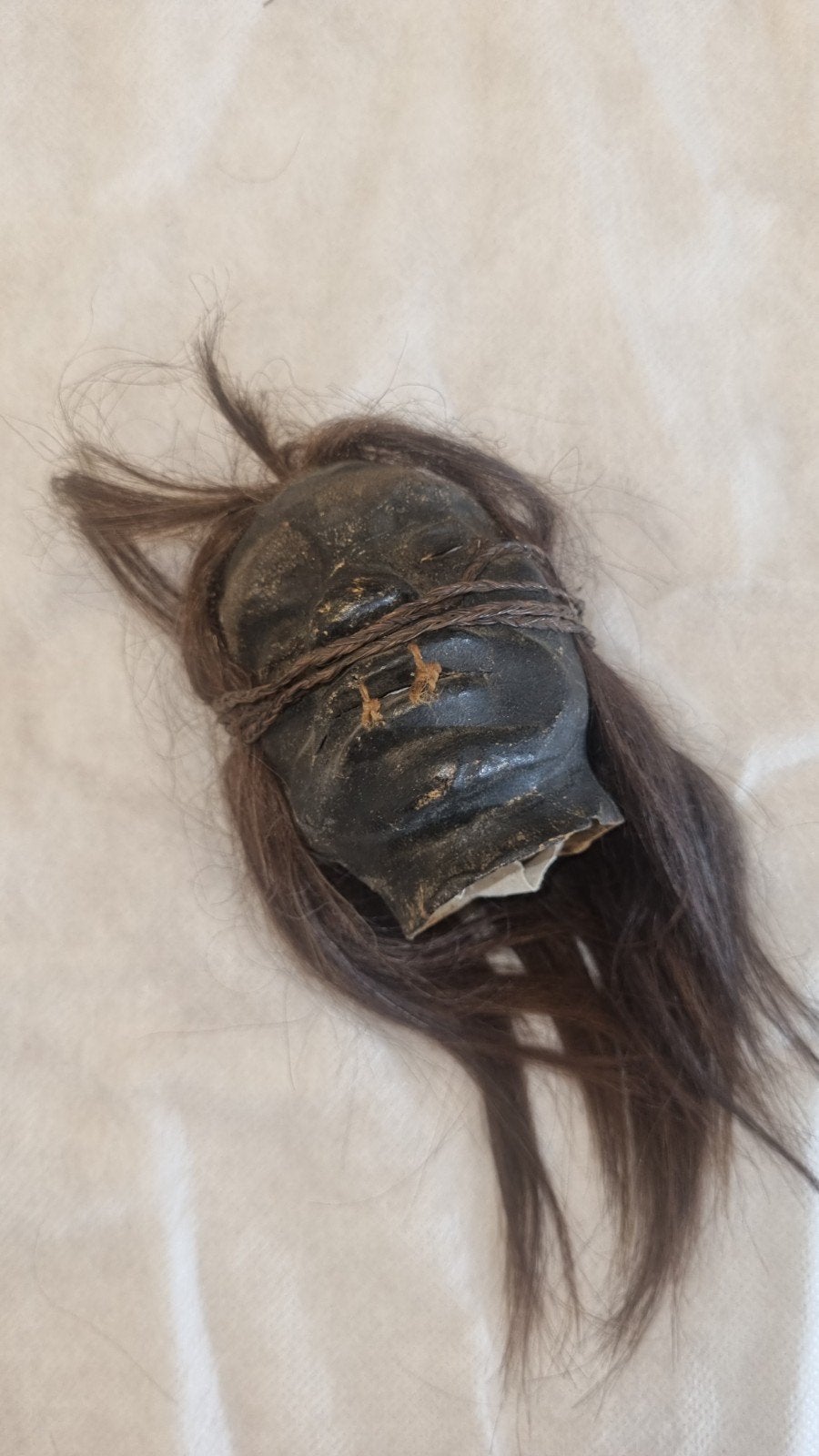 Shrunken Head - Oude Kopie (Apenhuid met Mensenhaar), Ophalen