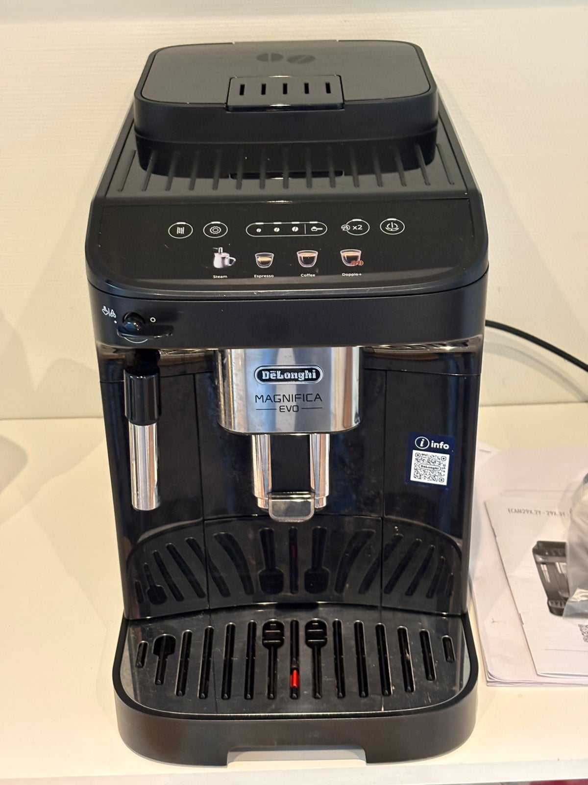 DeLonghi Magnifica Evo volautomaat – compleet met doos, Ophalen, Zo goed als nieuw, Koffiemachine