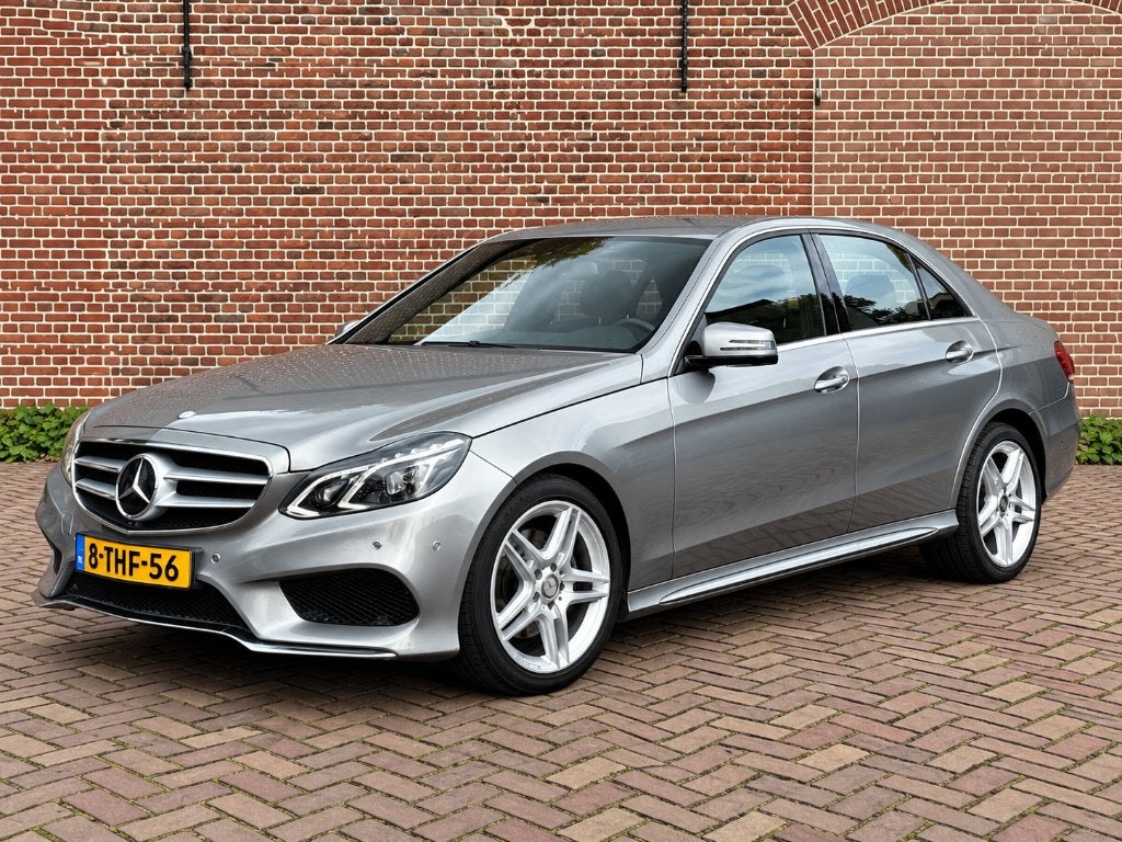 Mercedes-Benz E250 AMG 360 Camera Distronic Trekhaak Sfeer, Auto's, Automaat, Achterwielaandrijving, Zwart, 4 cilinders