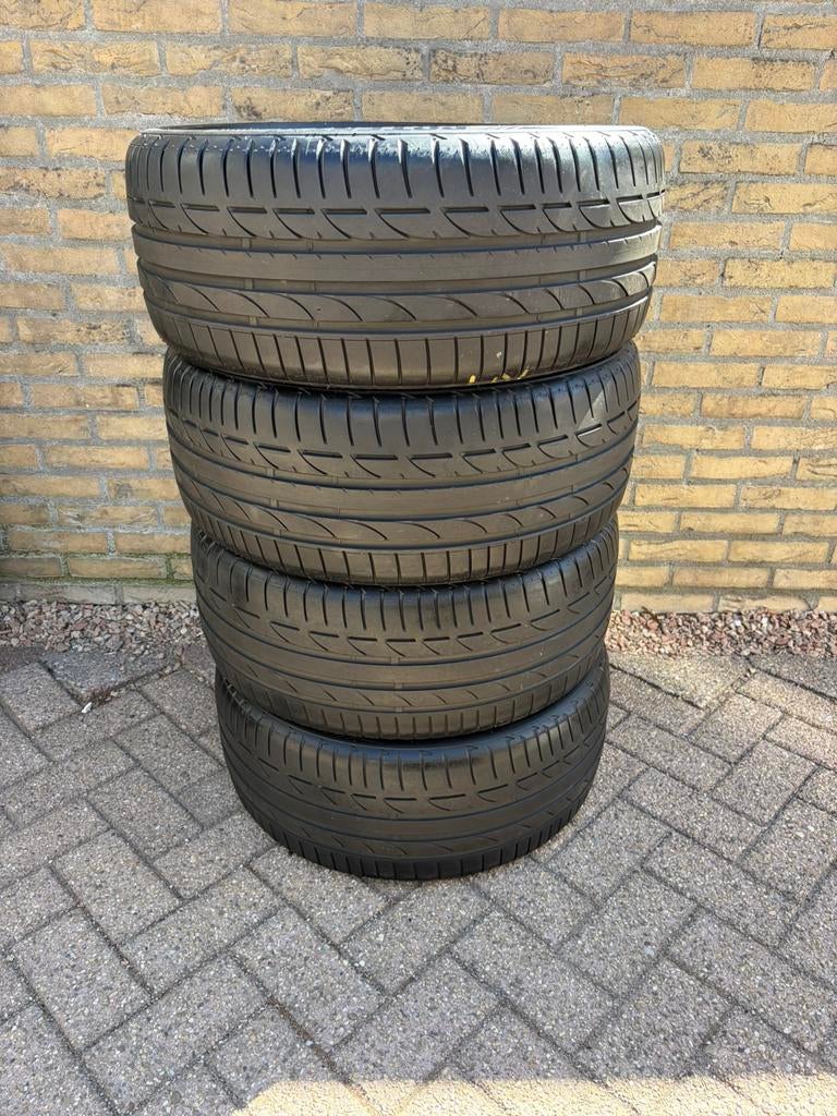 Mooie zomerbanden 235/40 R 19, Auto-onderdelen, Banden en Velgen, VL, 235 mm, Band(en), VL