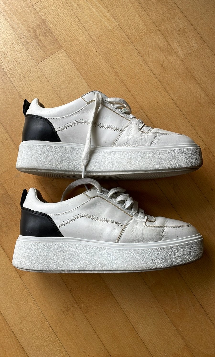 Gave Nubikk zacht leren gympen plateauzool maat 37 wit zwart, Nubikk, Wit, Ophalen of Verzenden, Sneakers of Gympen