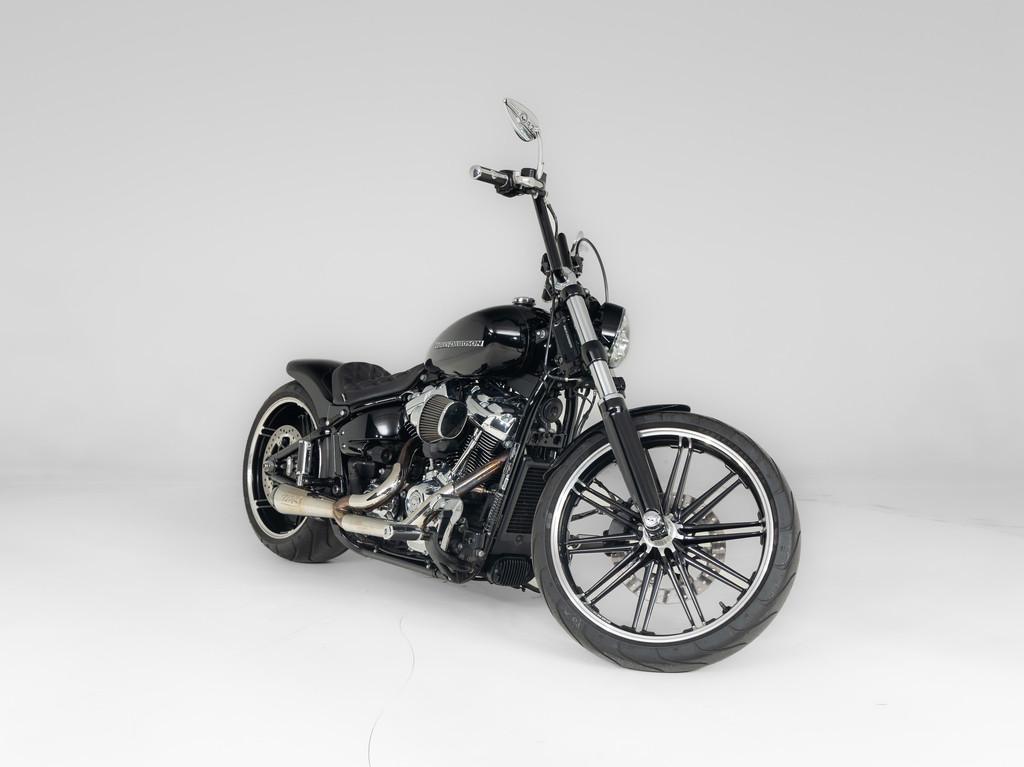 Harley-Davidson FXBR Breakout Softail Vivid Black (bj 2018), Motoren, Motoren | Harley-Davidson, 1746 cc, Bedrijf, Overig, Laan van Vredenoord 33
2289 DA  Rijswijk ZH, NL