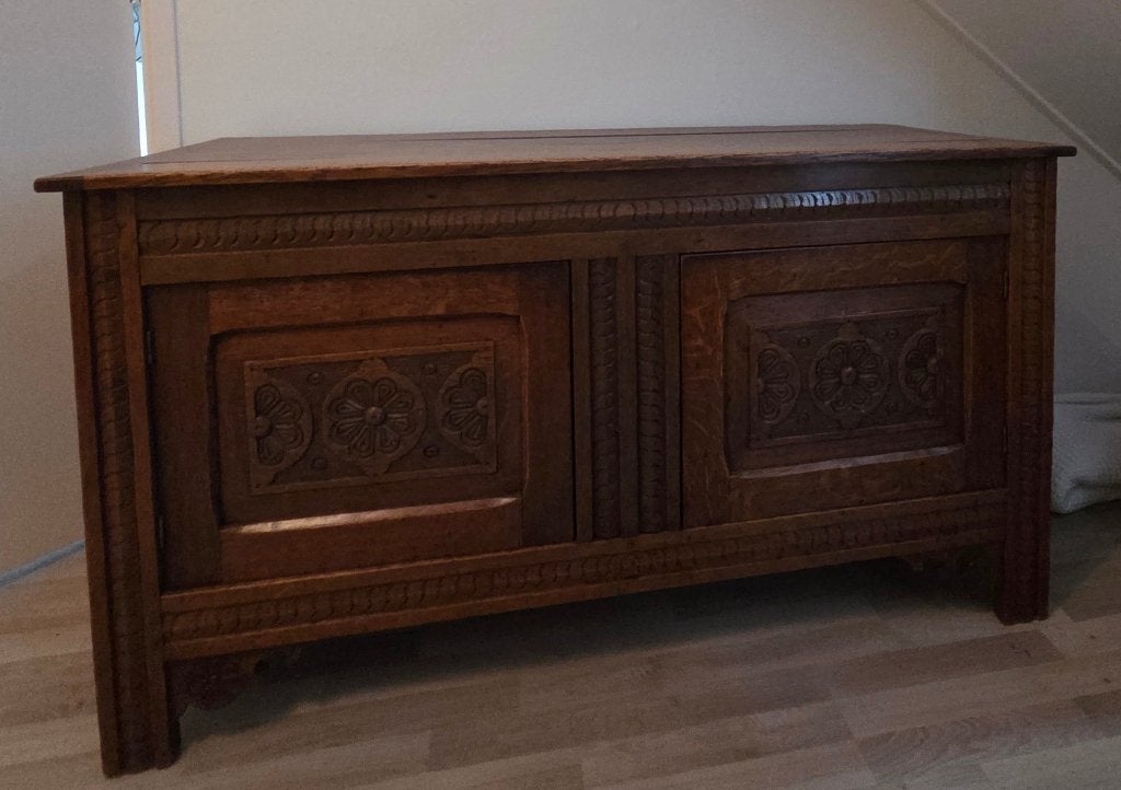 Antieke eikenhouten kast met houtsnijwerk, Antiek en Kunst, Antiek | Meubels | Kasten, Ophalen
