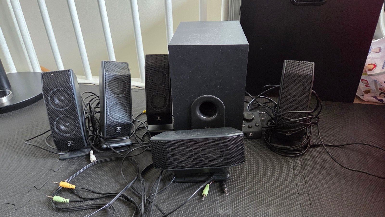 Logitech 5.1 Surround Sound Systeem - Z506, Ophalen