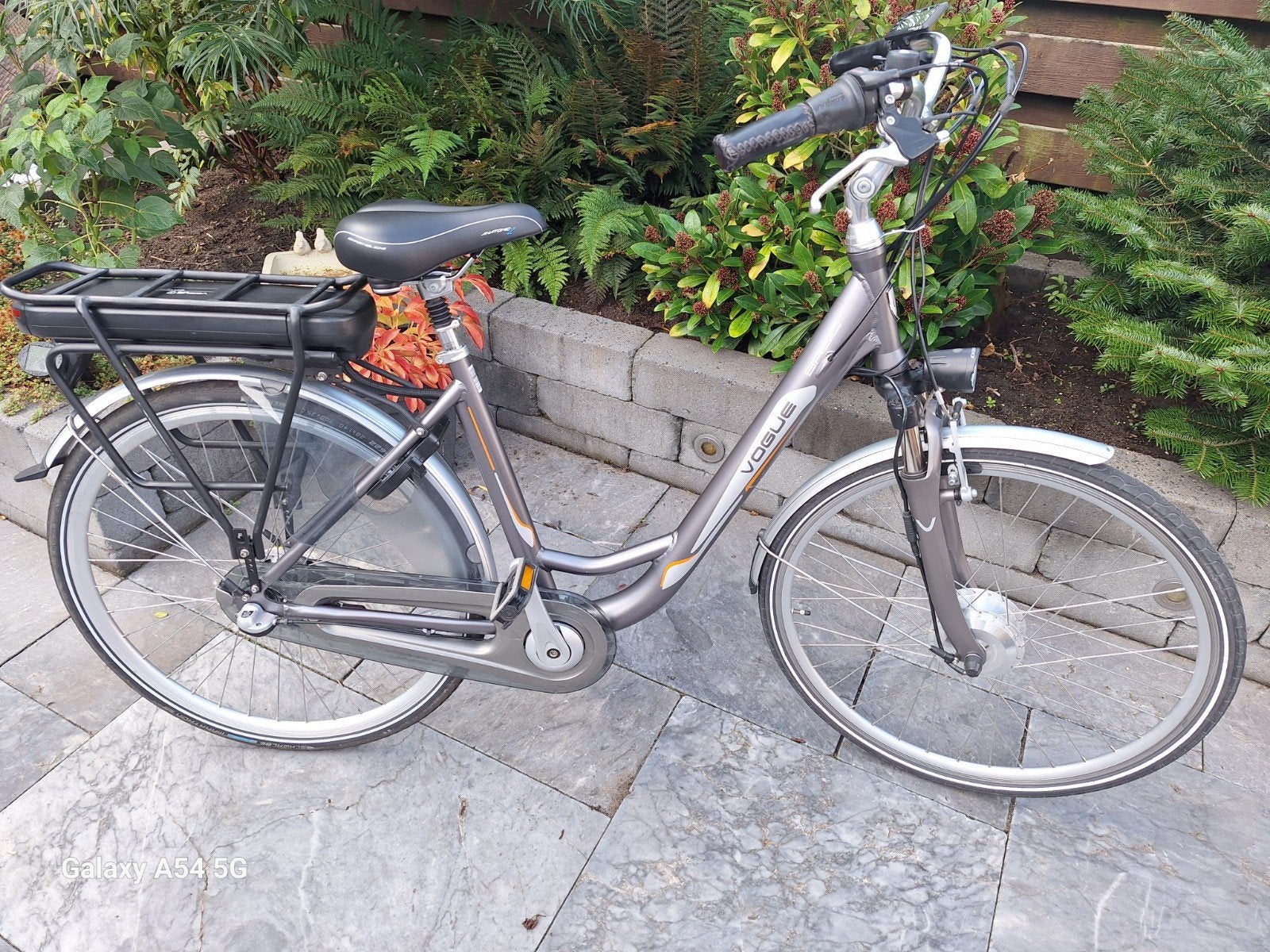 Voque Bacic  - elektrische damesfiets, Zo goed als nieuw, 50 km per accu of meer, 55 tot 59 cm, Ophalen