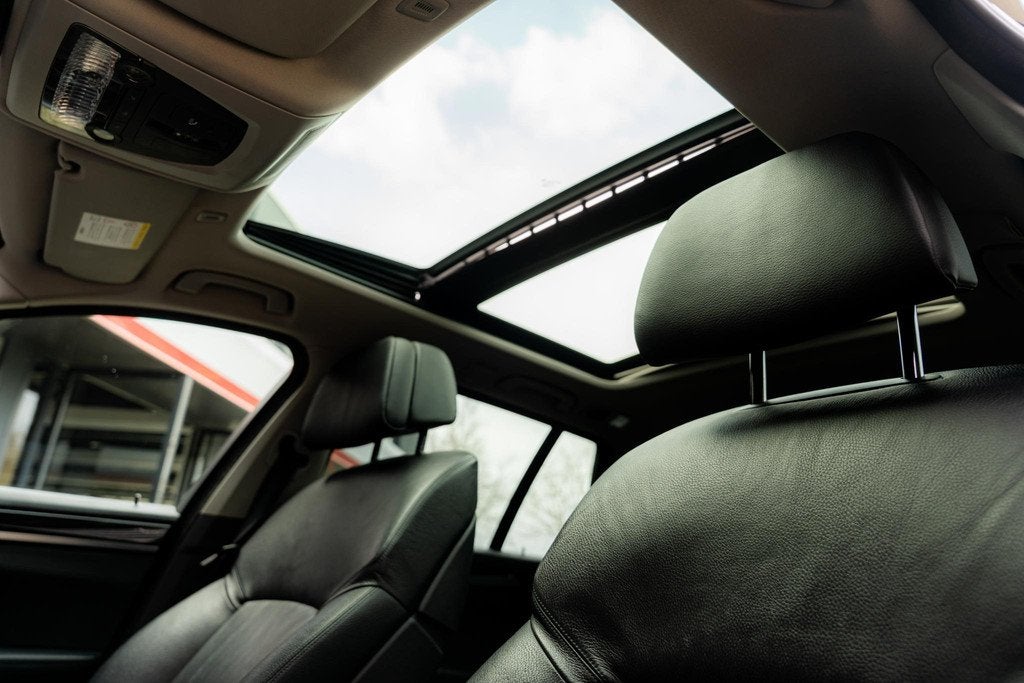 BMW 5-serie Touring 528xi High Executive PANO/SOFT-CLOSE/HEA, Automaat, Gebruikt, 4 cilinders, 2000 kg