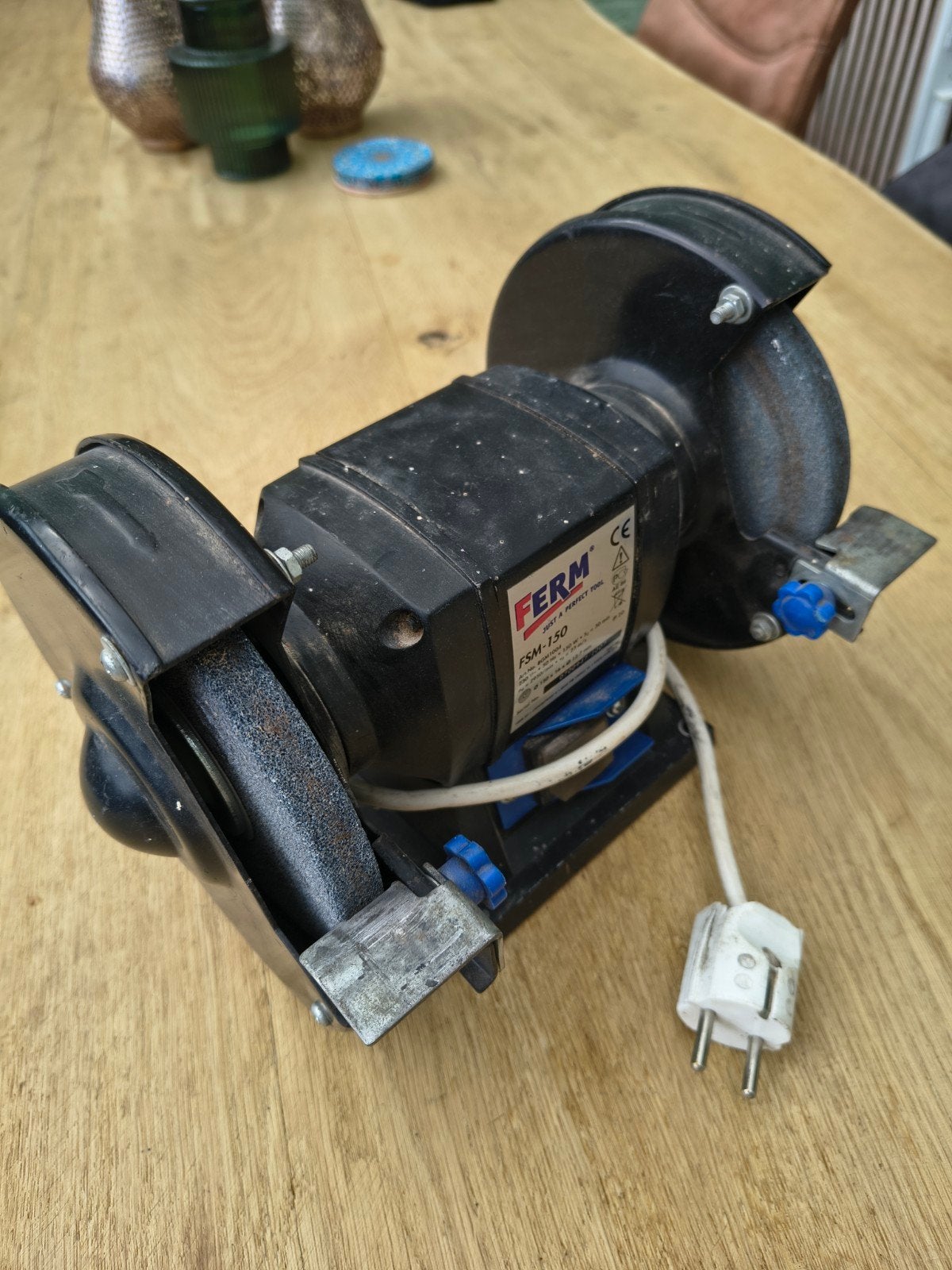 Ferm FSM-150 werkbankslijpmachine, werkt goed, Ophalen, Gebruikt, Minder dan 700 watt, Werkbankslijpmachine