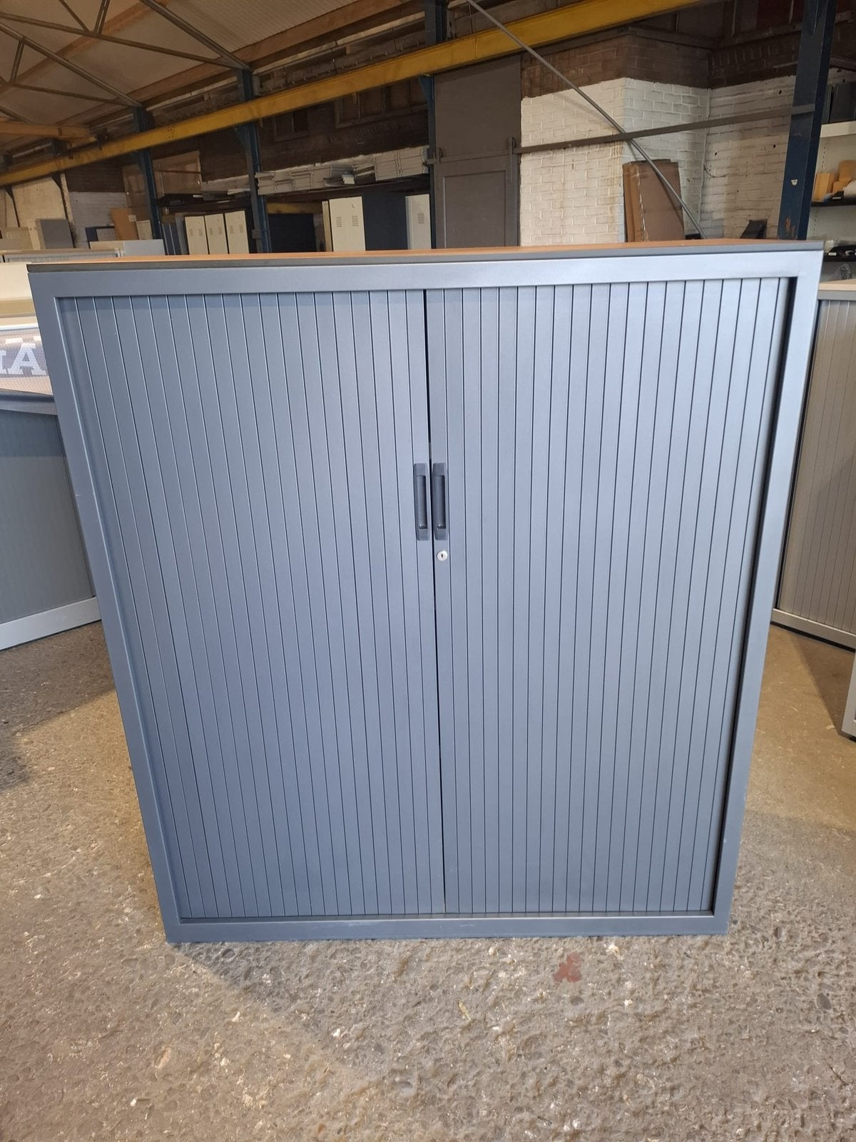Volledig metalen roldeurkast met 3 legborden, 138 hoog, Ophalen, Gebruikt, 100 tot 150 cm, 100 tot 150 cm