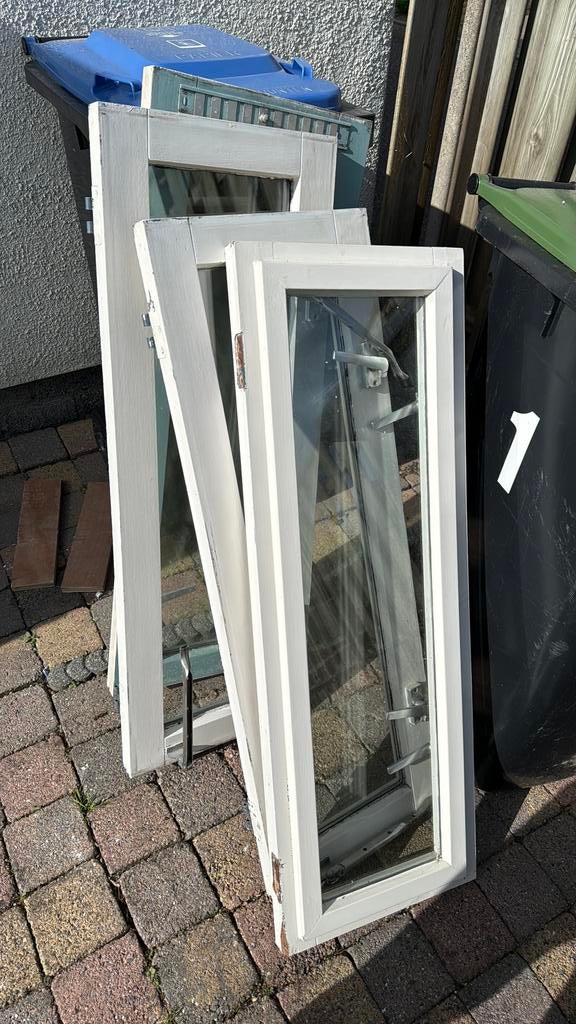 Gratis zelf ophalen, 75 tot 150 cm, Raamkozijn, Ophalen of Verzenden, Zo goed als nieuw