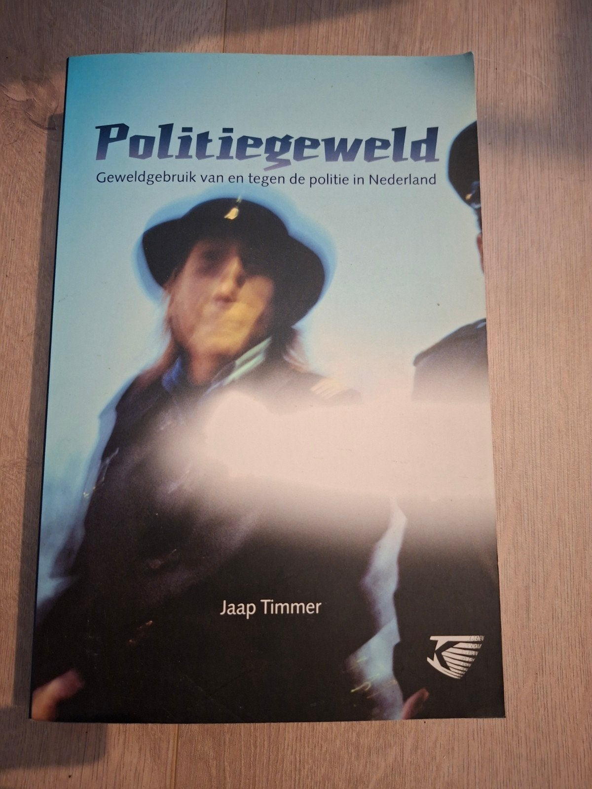Politiegeweld: Gebruik van en tegen de politie in NL, Gelezen, Ophalen of Verzenden, Juridisch en Recht, Nederland