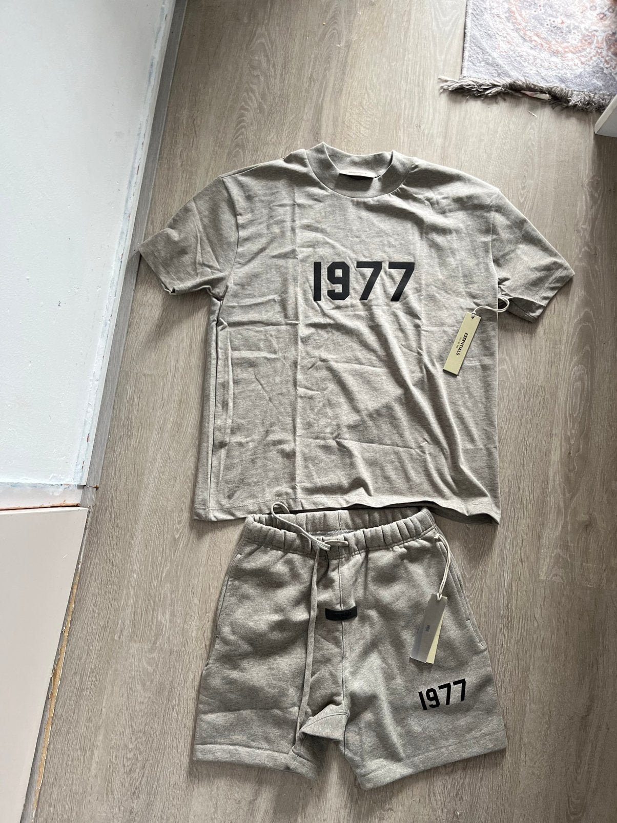 Fear of God Essentials 1977 T-shirt & Short Set, Ophalen of Verzenden, Nieuw