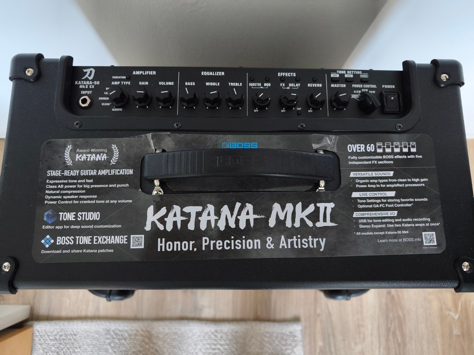 Foto 4 van BOSS KATANA 50 MK2 EX incl. Cover en Xsonic Airstep KAT zgan