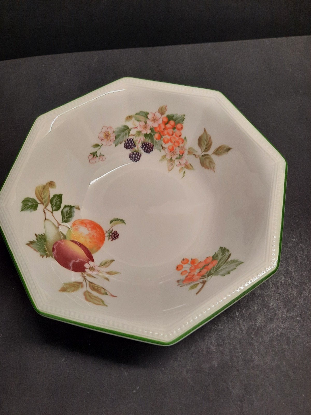 Johnson Brothers achthoekige schaal met fruitdecor, Porselein of Keramiek, Schaal, Onbekend, Ophalen of Verzenden