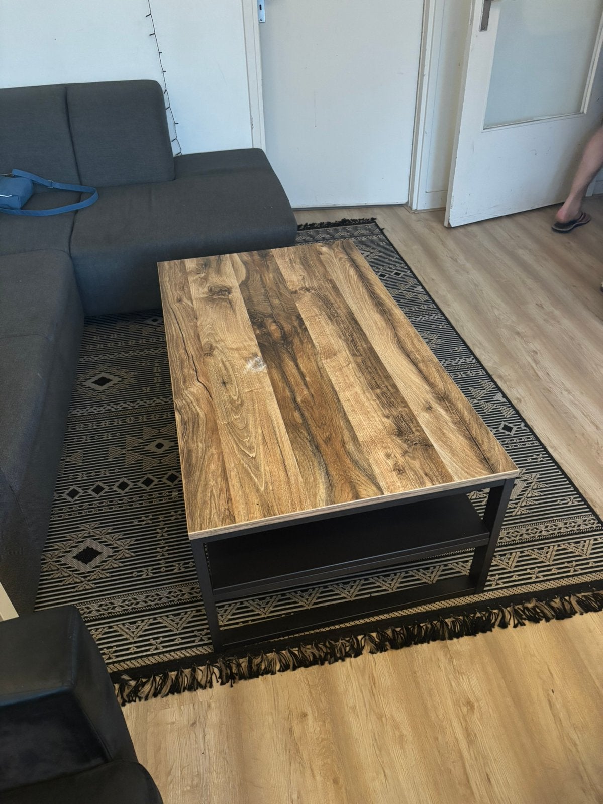 Salontafel met houtlook blad, Huis en Inrichting, Tafels | Salontafels, Ophalen, Gebruikt, 100 tot 150 cm, 50 tot 100 cm