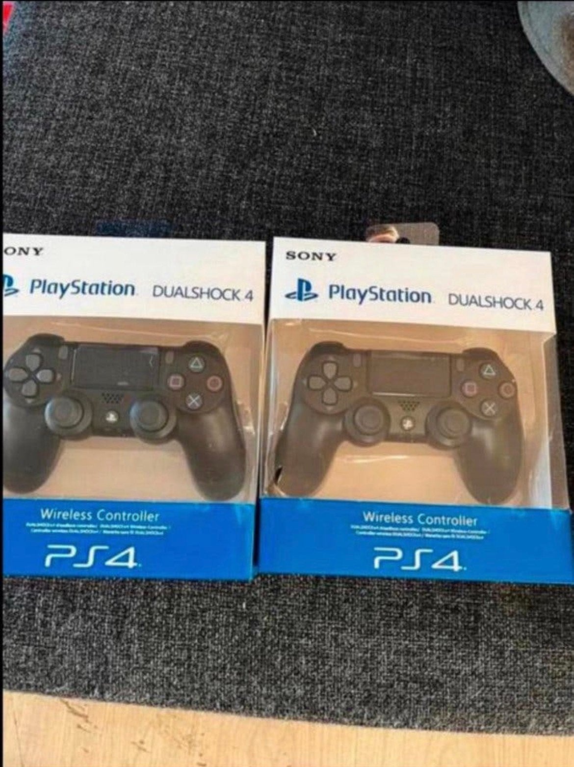 2 gloednieuwe ps4 controllers/ playstation 4 console zwart