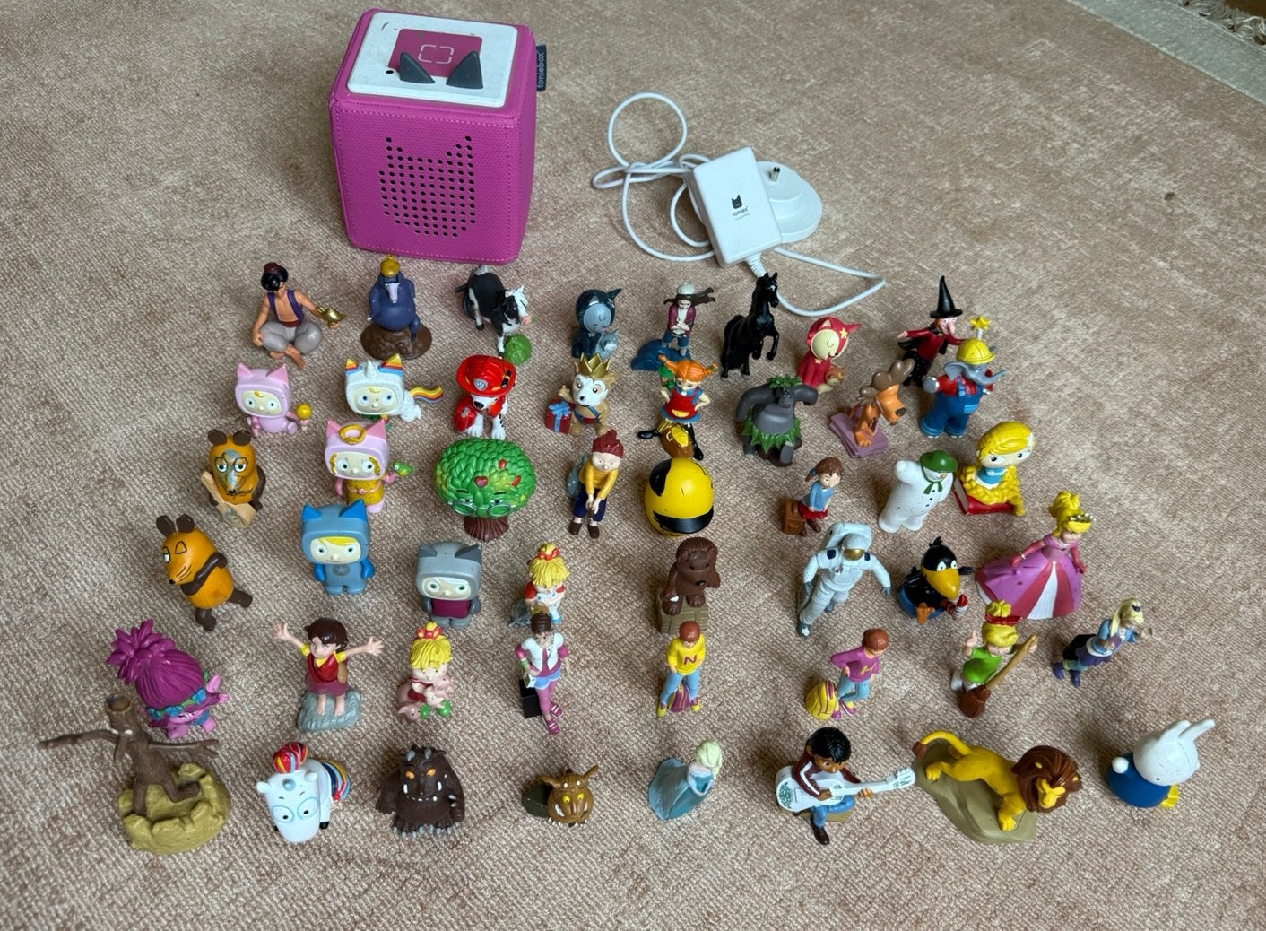 Tonibox (roze) met 48 tonibox poppetjes (Duits), Ophalen of Verzenden, Gebruikt