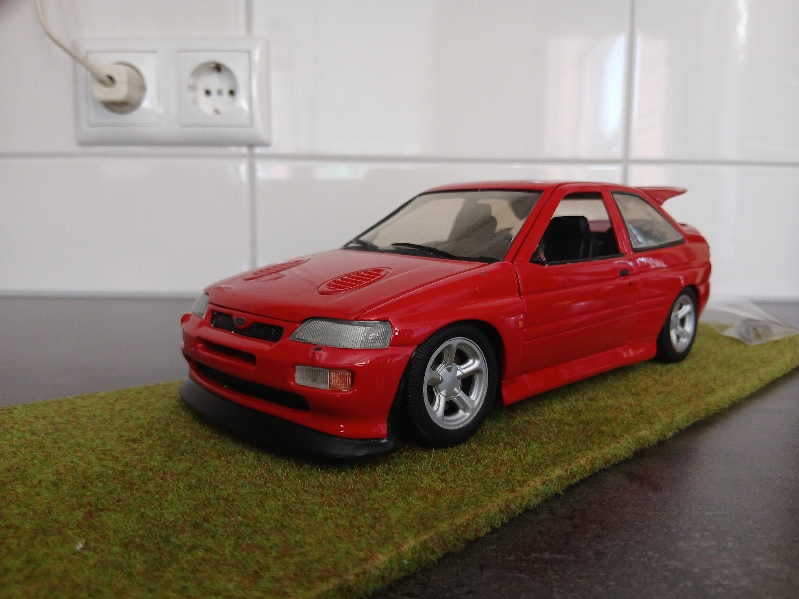 ut models ford escort rs cosworth., Ophalen, Zo goed als nieuw, Auto, UT Models