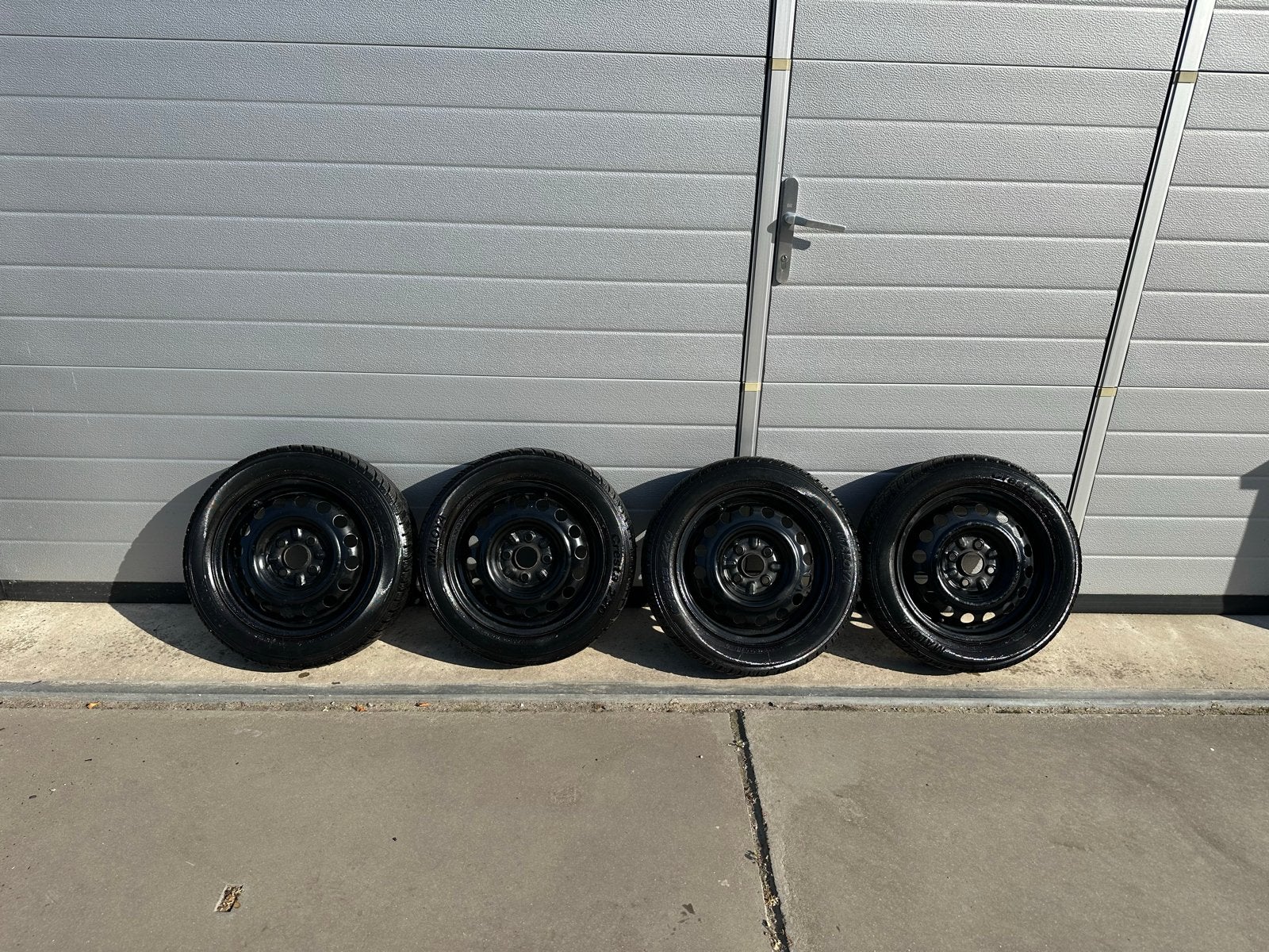 Winterbanden 155/65 R14 op stalen velgen – 107 / C1 / Aygo, Auto-onderdelen, Ophalen, 14 inch, Gebruikt, 155 mm