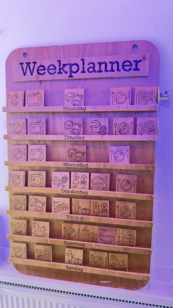 Handgemaakte houten weekplanner met pictogrammen 90x56 cm, Kinderen en Baby's, Ophalen, Gebruikt