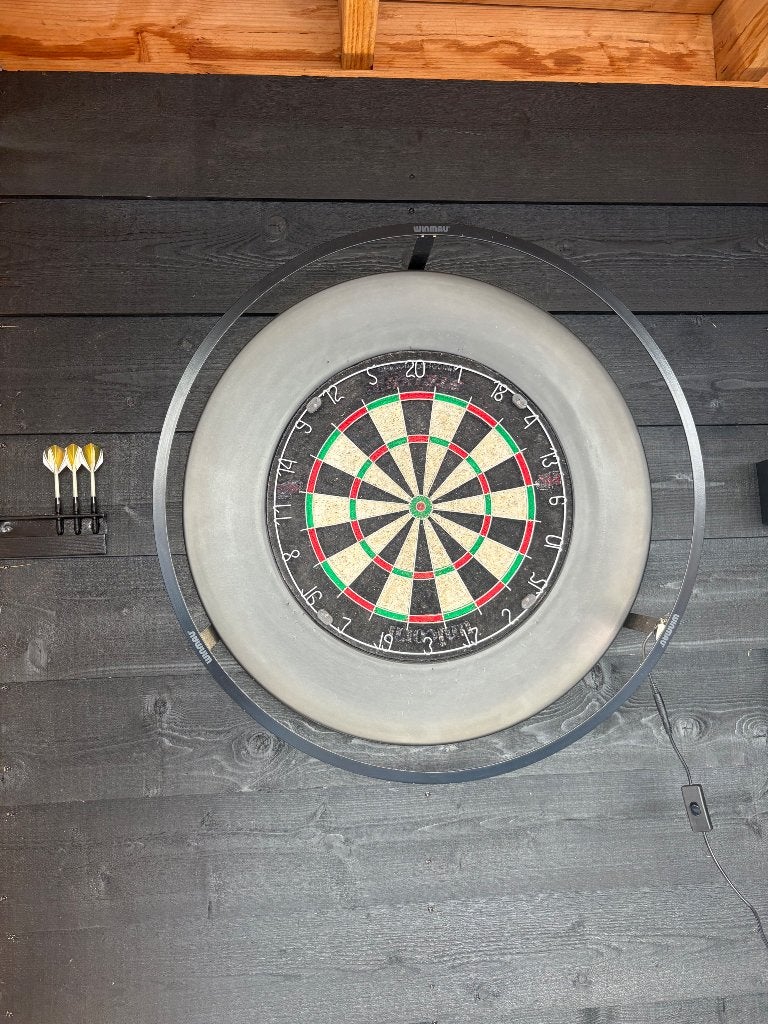 Winmau dart ring met verlichting, Ophalen, Zo goed als nieuw