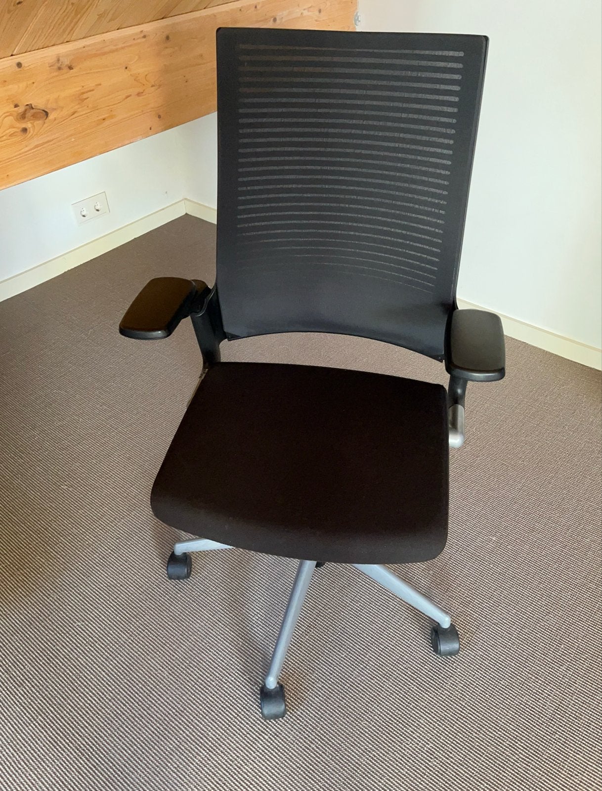Ahrend Bureaustoel Model 2020 - Ergonomisch & Comfortabel, Ophalen, Gebruikt, Zwart, Bureaustoel
