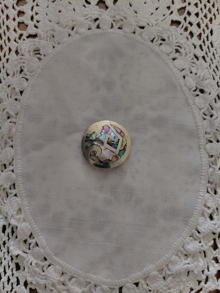 Vintage zilveren broche met abelone schelp, 4 tot 7 cm, Ophalen of Verzenden, Zo goed als nieuw, Zilver