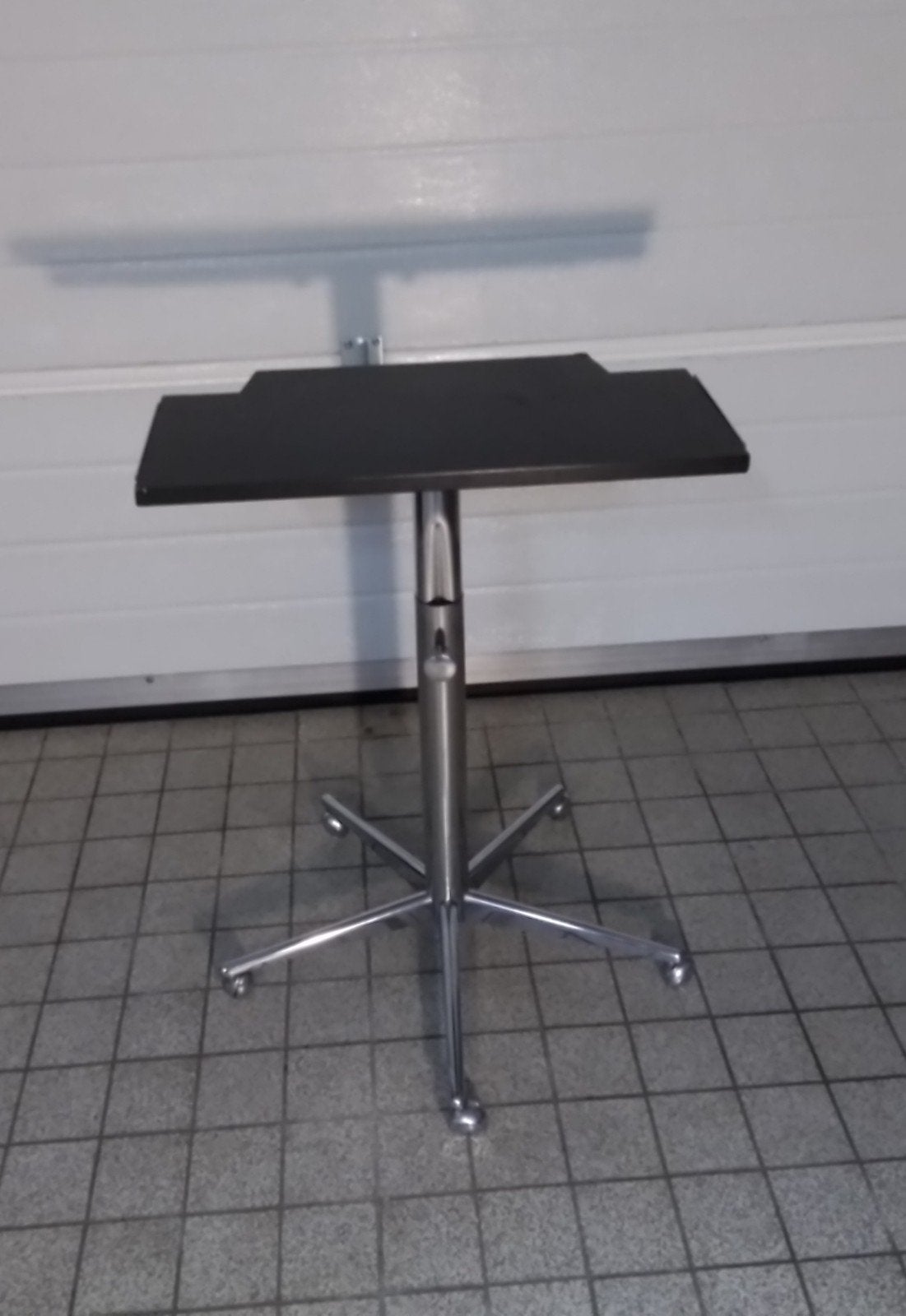 vintage mooie chrome tv poot met wieltjes jaren 60, Ophalen, Gebruikt, Metaal of Aluminium, 55 tot 75 cm