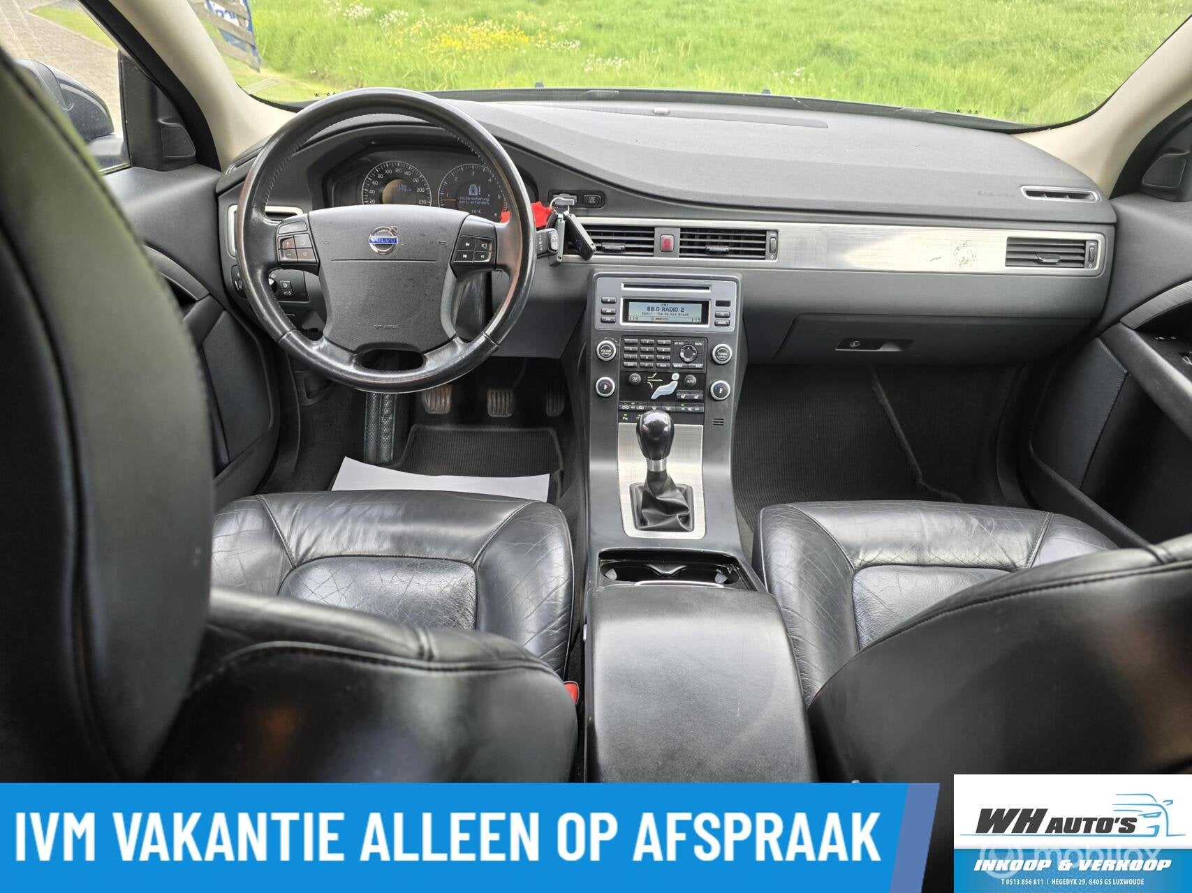 Volvo V70 2.4 D5 R design | Open dak | Trekhaak, Auto's, Volvo, Voorwielaandrijving, 15 km/l, Zwart, 168 €/maand