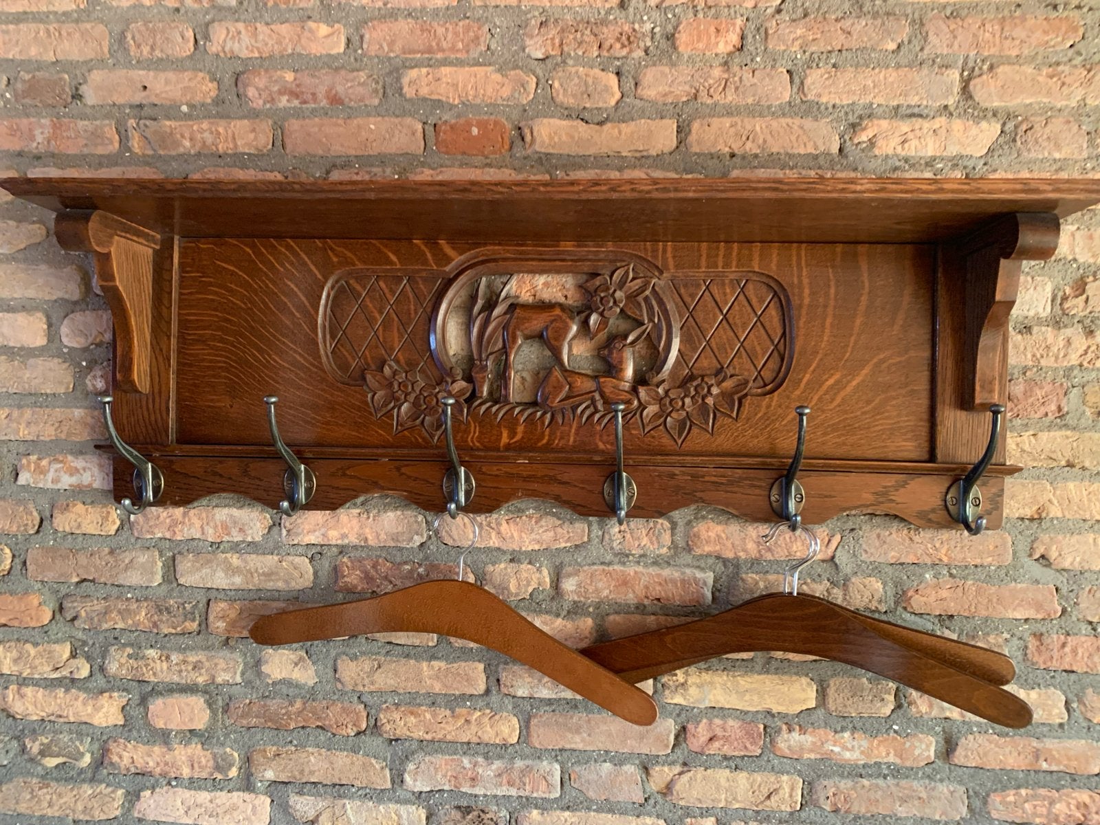 Antieke houten kapstok met gesneden hert en bloemen, Gebruikt, Minder dan 100 cm, Hout, Ophalen