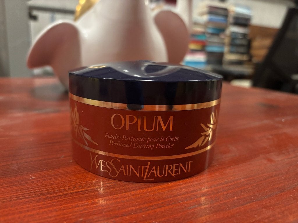Vintage YSL Opium parfumpoeder 150 g, vrijwel vol, Gebruikt, Yves Saint Laurent (tweedehands product), Overige typen, Niet bekend (tweedehands product)