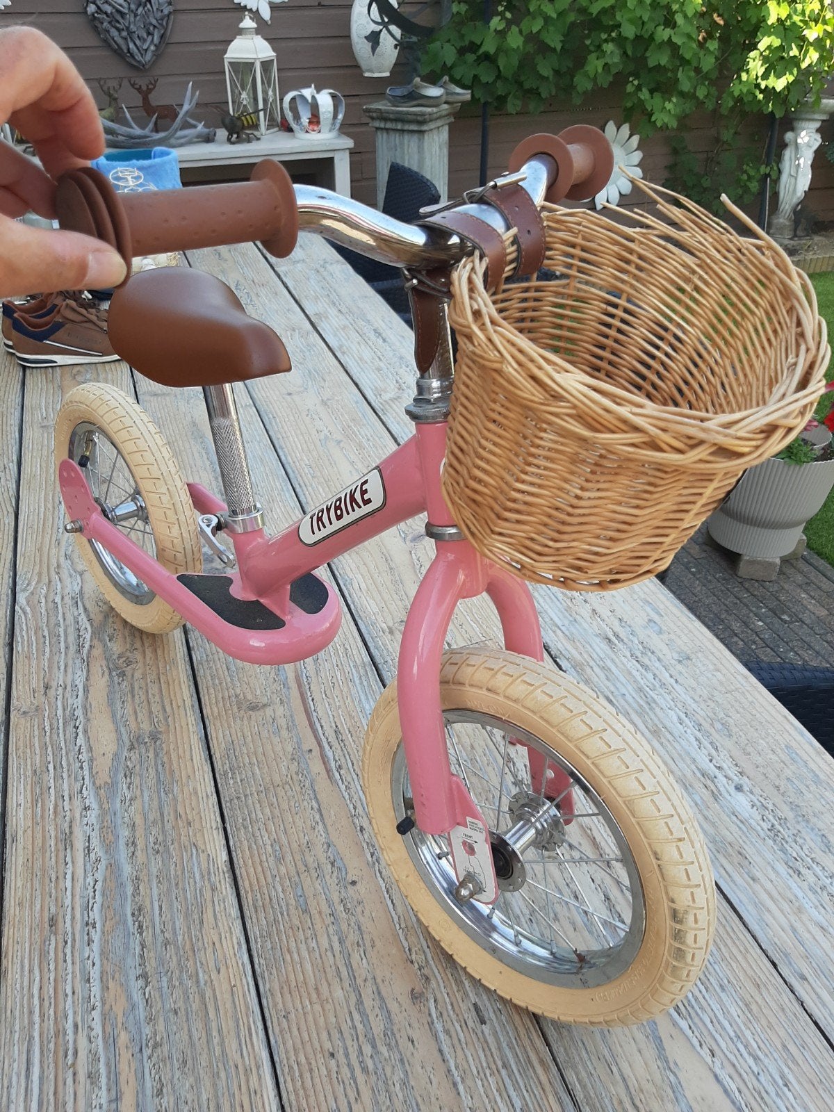 Roze Trybike loopfiets met mandje en extra band, Ophalen