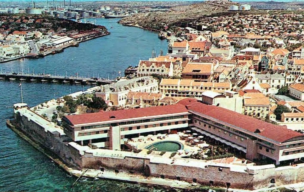 Curacao Intercontinental Hotel, nu vd Valk, Verzamelen, Verzenden, 1940 tot 1960, Ongelopen, Gebouw
