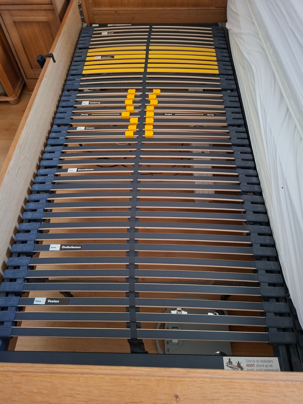 Elektrisch verstelbare lattenbodem Bossflex 600 (90x200), Ophalen, Verstelbaar, 90 cm, Eenpersoons