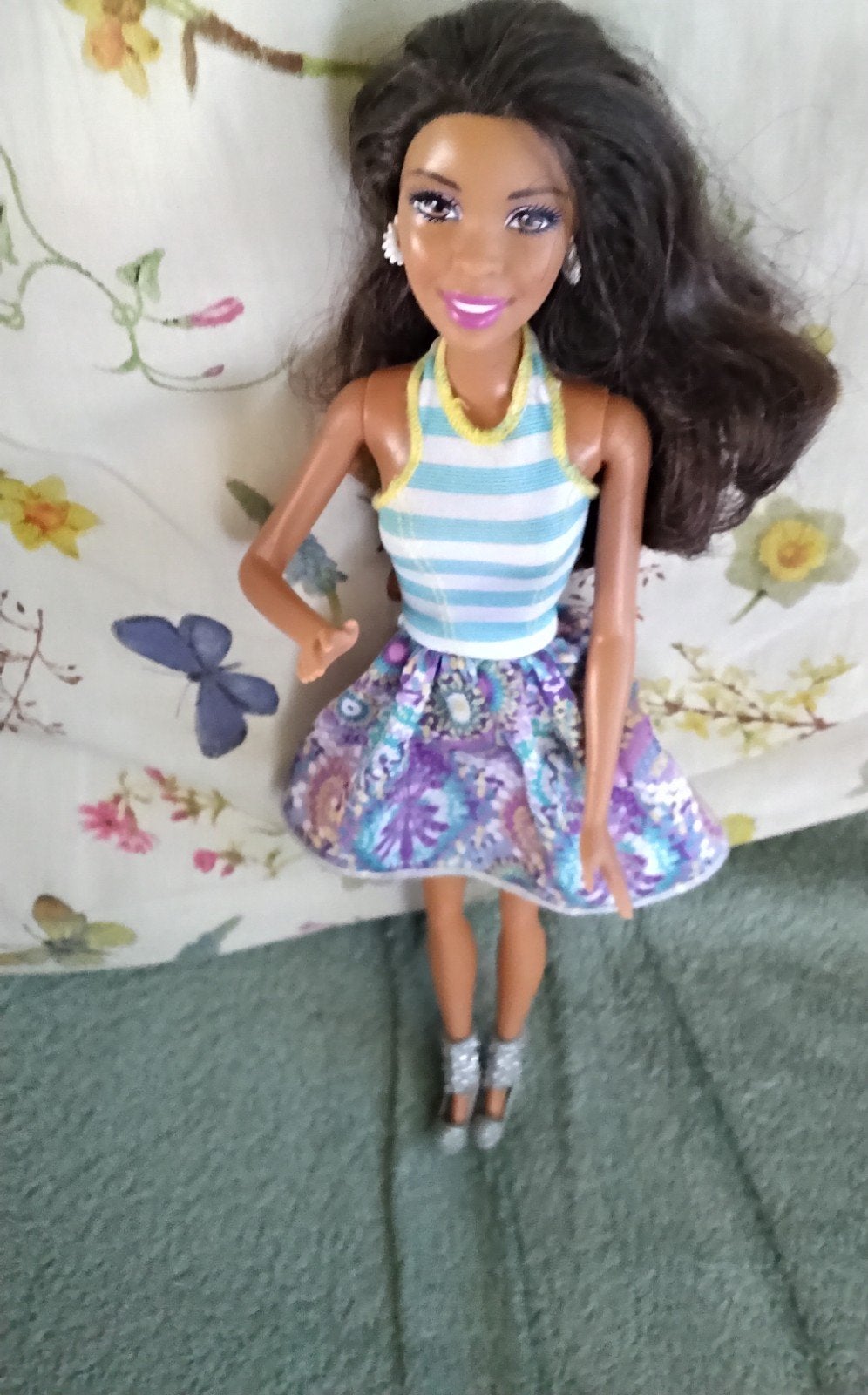 Barbie pop met gestreepte top en bloemenrokje, Ophalen of Verzenden, Zo goed als nieuw, Barbie