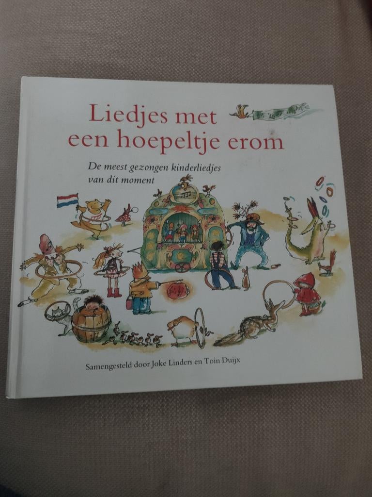 Liedjes met een hoepeltje erom - Kinderliedjes, Boeken, Ophalen of Verzenden, Zo goed als nieuw, Joke Linders en Toin Duijx, Non-fictie