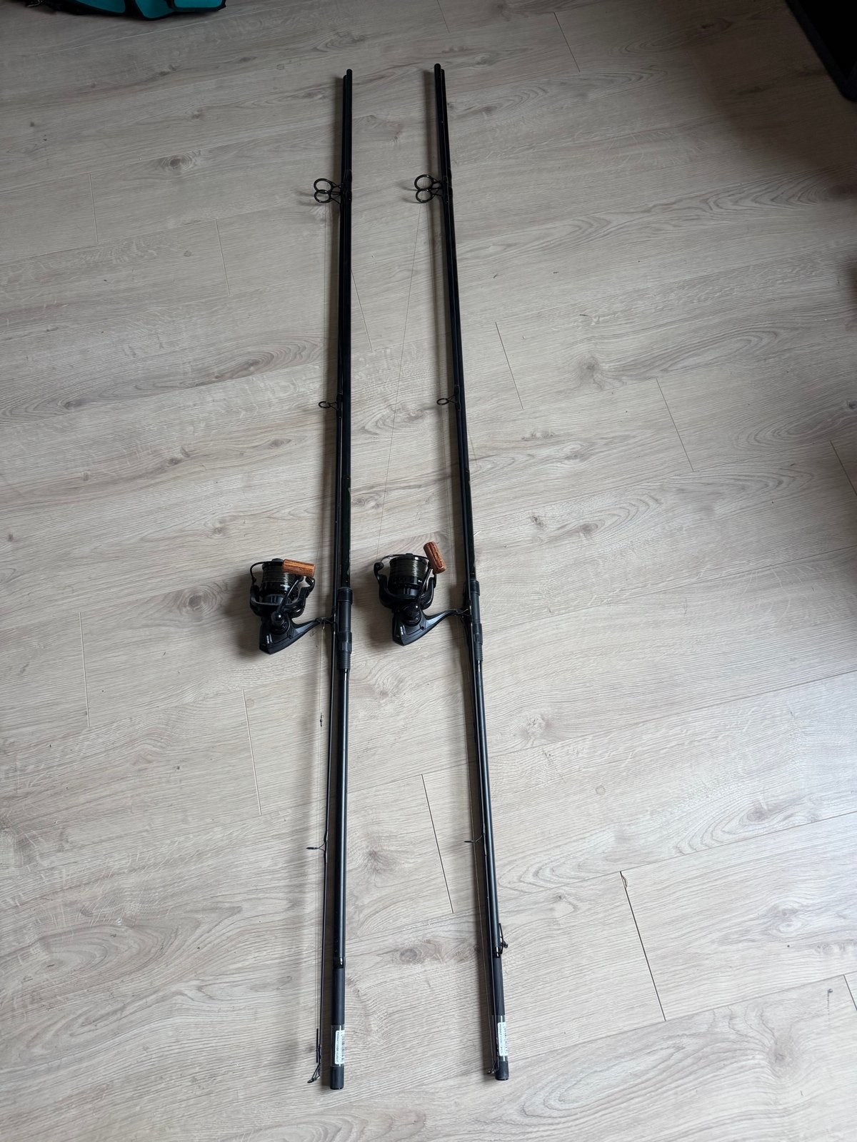 2x Ultimate Adventure Carp II hengels met Sonik Xtractor 500, Ophalen, Gebruikt, Complete set