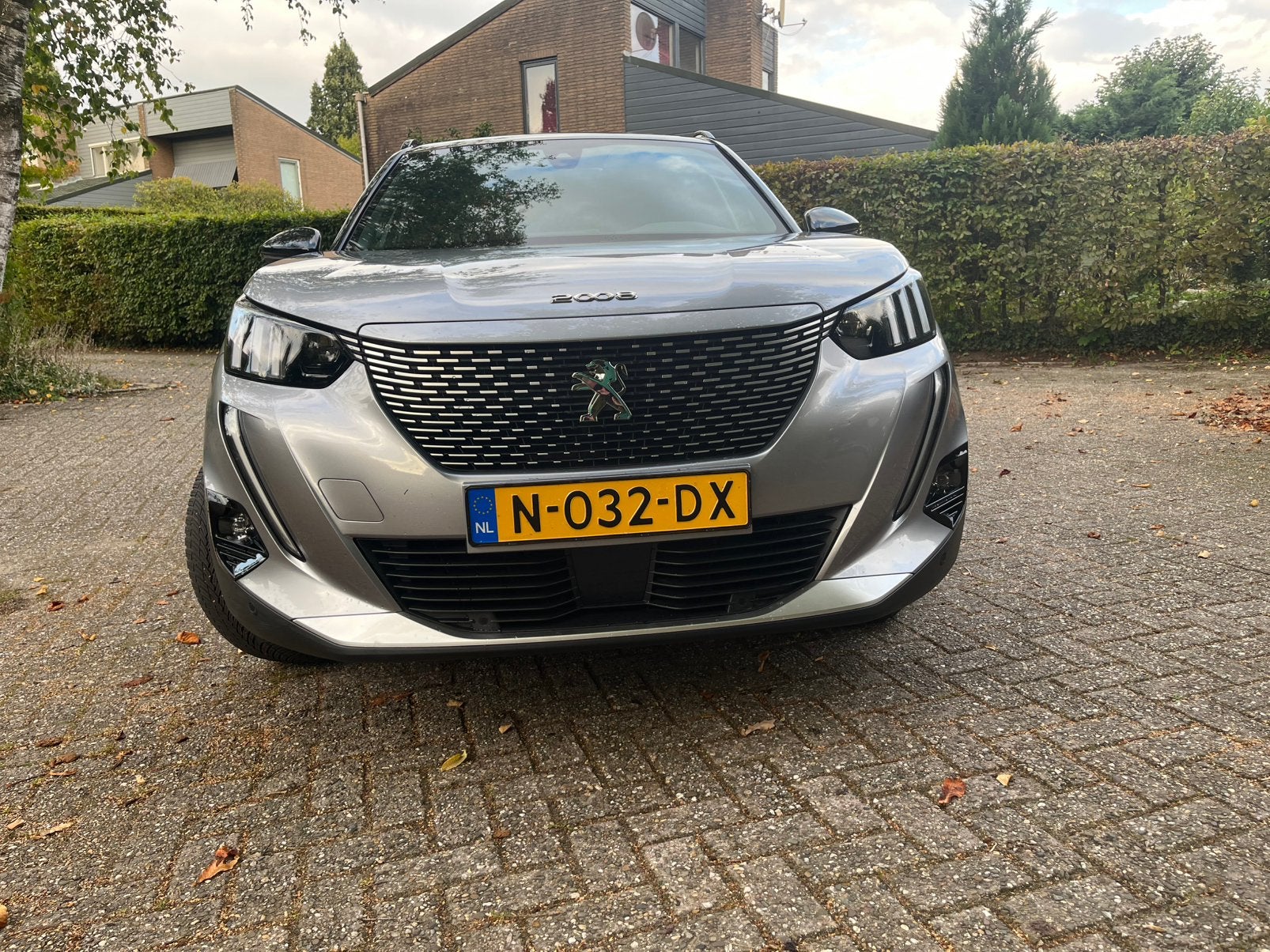 Peugeot e-2008 GT lineEV 50kWh  2020 metallic en zwart dak