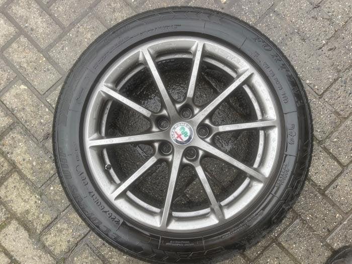 Sportvelgenset + banden van een Alfa Romeo Giulia, Auto-onderdelen, Gebruikt, -, Verzenden, -