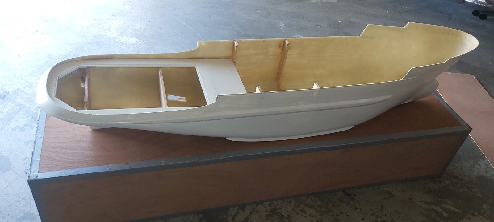 Romp modelbouw boot met bouwtekeningen en onderdelen Smit ro, Ophalen of Verzenden