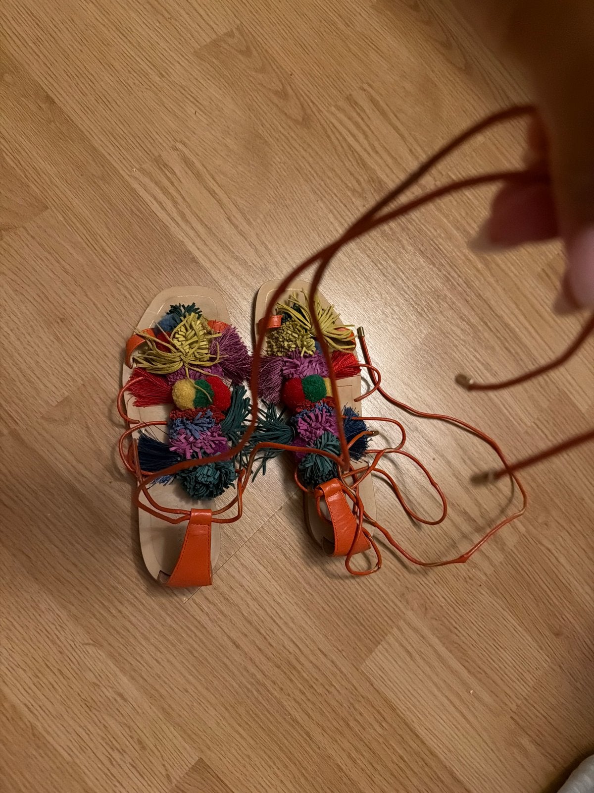Kleurrijke Sandalen 36 met Pompons en Kwastjes zara, Ophalen of Verzenden, Zo goed als nieuw, Overige kleuren, Sandalen of Muiltjes