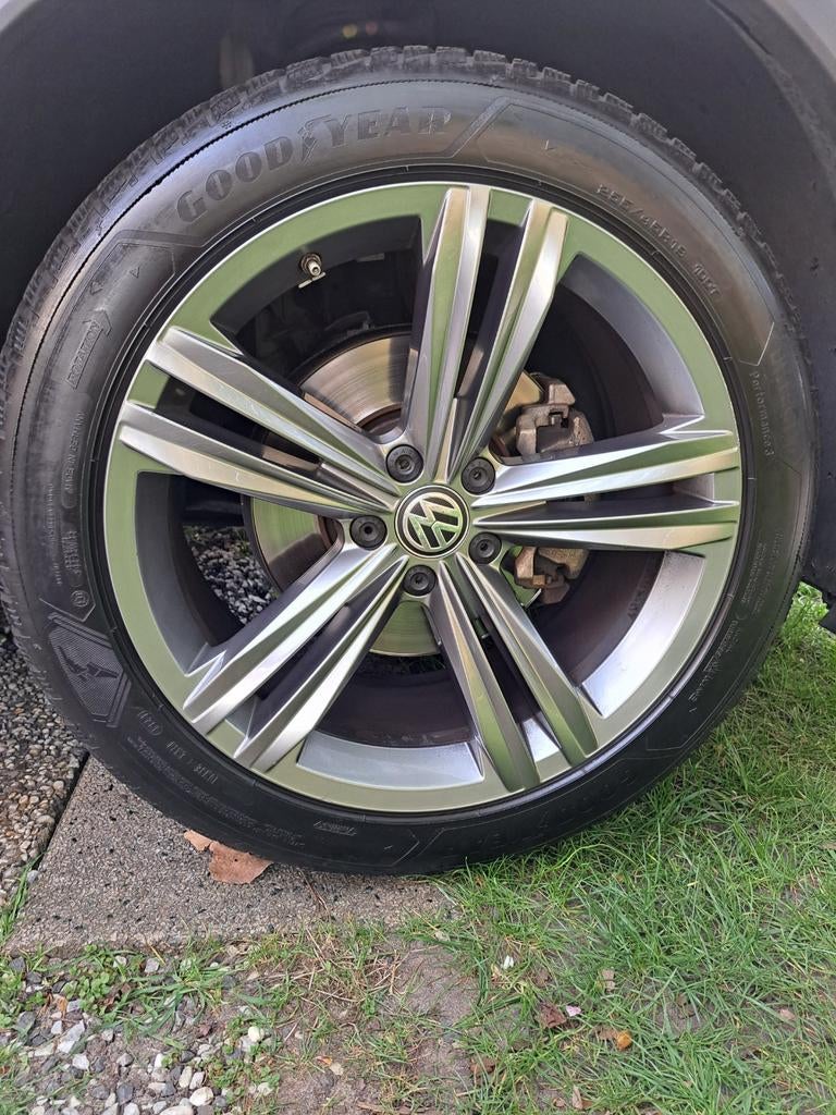 VW Tiguan 19 inch originele Sebring velgen, Auto-onderdelen, Banden en Velgen, Gebruikt, 255 mm, Banden en Velgen, Winterbanden