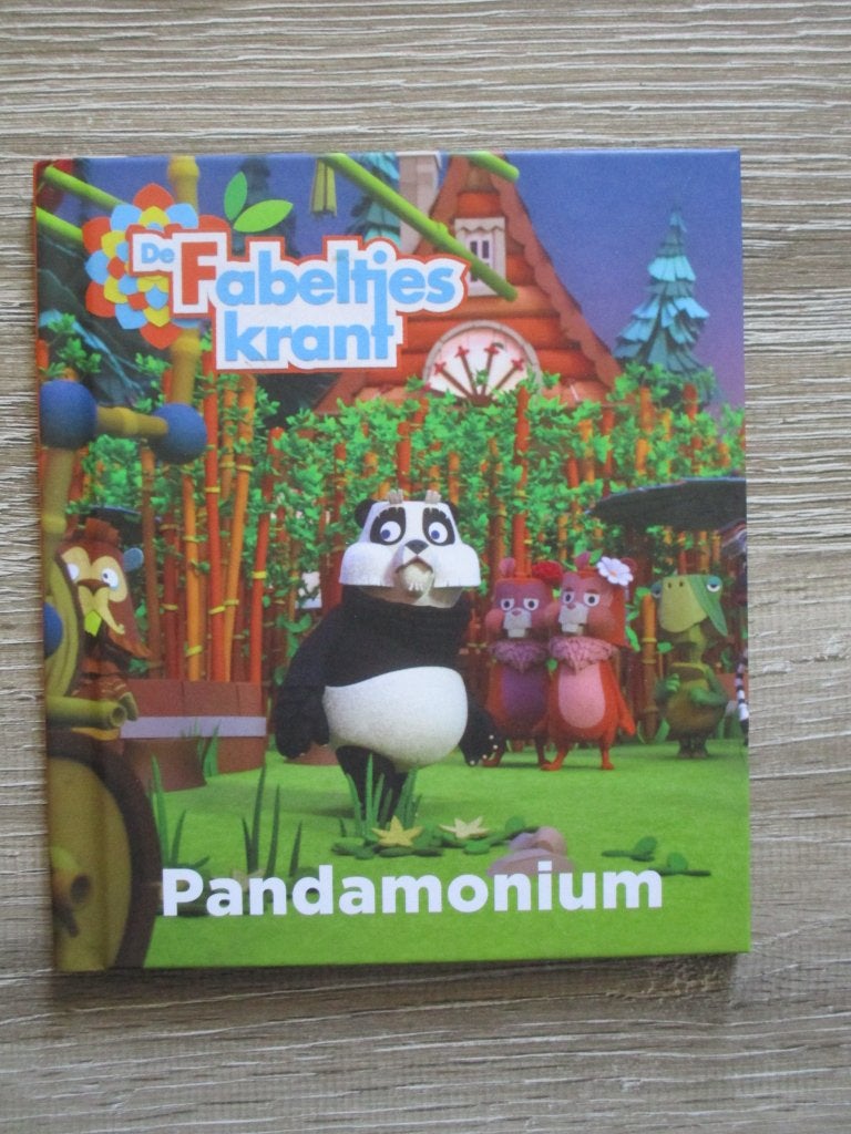 Pandamonium - De fabeltjeskrant - Sandy Volckaert, Boeken, Ophalen of Verzenden, Gelezen, Fictie algemeen
