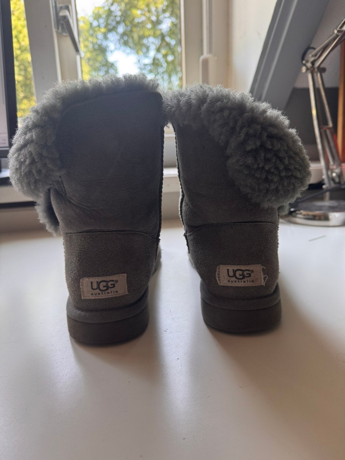 Uggs grijs, Ophalen of Verzenden, Zo goed als nieuw, Grijs