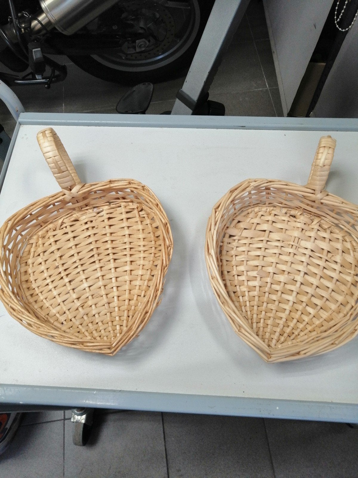 Rieten hart mandje 2x heel leuk zgan zie alle foto's, Ophalen of Verzenden, Zo goed als nieuw, Rond, Riet