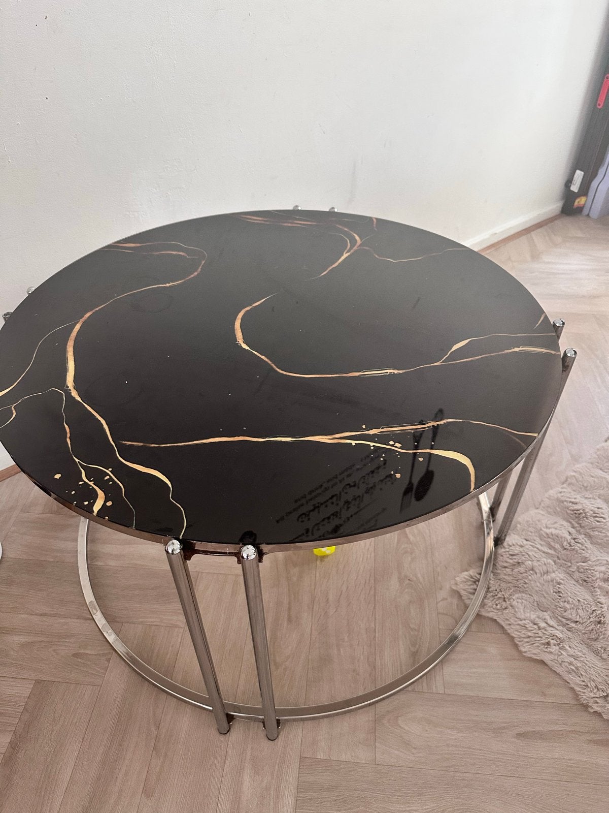 Moderne ronde salontafel - Zwart met goud, Ophalen, Gebruikt, Rond, 50 tot 100 cm