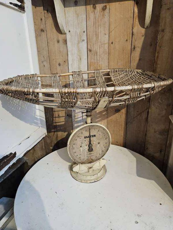 oude kinder weegschaal ``WOONWINKEL RUSTIEK``, Antiek en Kunst, Curiosa en Brocante, Ophalen of Verzenden