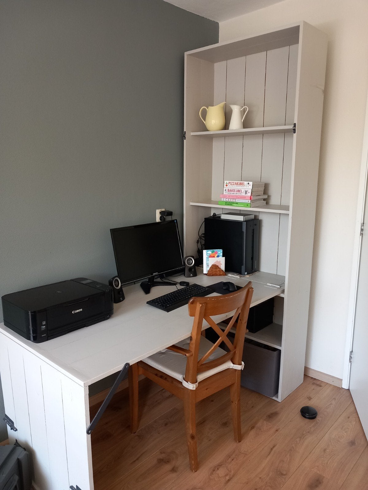 kast en bureau, Ophalen, Gebruikt, Hout, Grijs